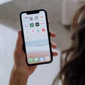 iOS 26: iPhone’a Yeni Özellikler, FaceTime Güncellemeleri ve Liquid Glass Tasarım
