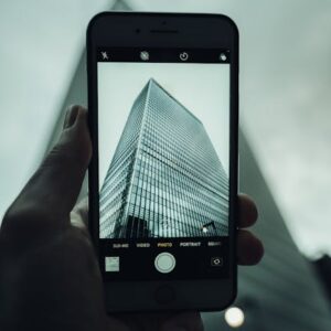 iOS 26 Beta: Sıvı Cam Teknolojisi Gelişiyor!