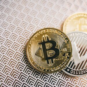 Bitcoin ve Solana: “Cup and Handle” Formasyonuyla Parabolik Yükseliş Potansiyeli