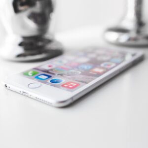 iOS 26 Duyuruldu: iPhone’da Büyük Değişiklikler!