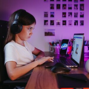 2025 Apple Dizüstü Bilgisayarlar: Oyun ve Okul İçin İdeal Seçenekler
