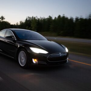 Tesla Teslimatları Düşüşte: Musk’ın Tepkisi ve Gelecek Beklentileri