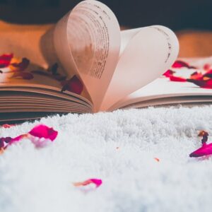 Romantik Romanların İlişkilere Faydaları: Seks Eğitimi ve Daha Fazlası