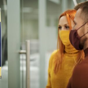 Meta’dan Sohbet Robotları İçin Yeni Kurallar: Reşit Olmayanları Koruma