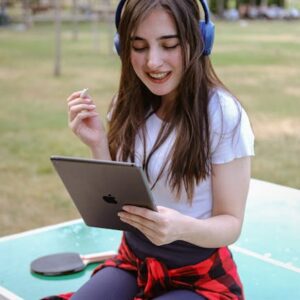 Apple Music Android’de Yenilendi: Şarkı Sözleri, Çeviri ve Yeni Tasarım!