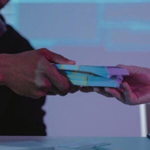 Apple, Oppo’ya Sızdırma İddiasıyla Eski Çalışana Dava Açtı