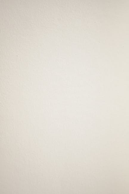 Hailey Bieber Soluk Fransız Manikür Trendi 2025