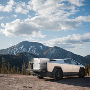 Tesla Cybertruck Satışında Değişim: Uzun Menzilli Model Kaldırıldı