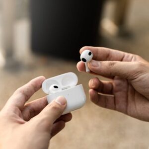 AirPods Pro 3: Sağlık Takibi, Çeviri ve Yeni Özellikler | Apple
