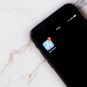 iOS 26 Yayımlandı: iPhone’da Yeni Tasarım ve Özellikler