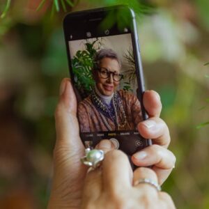 iPhone 17 Kare Selfie Kamerası: Center Stage ve Geleceğin Selfie’leri