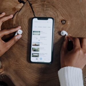iPhone CarPlay AirPods Ses Kontrolü: iOS 16 Çözümü