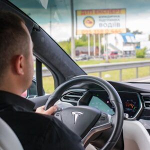 Tesla Arizona’da Robotaksi İzni Aldı: Otonom Sürüşün Yeni Adımı