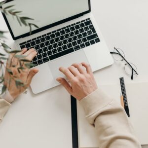 Apple Ucuz MacBook Geliyor mu? Fiyat ve Strateji Analizi