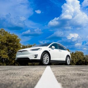 Tesla Apple CarPlay’e mi Geçiyor? En Son Gelişmeler