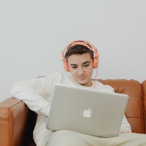 Apple TV ve Apple Music Kesintisi: Kullanıcılar Etkilendi mi?