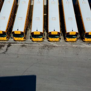Waymo Tekrar Yazılım Çekme Çağrısı: Okul Otobüsleri Güvenliği