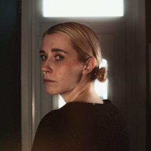 His House: 2020 Korku Başyapıtı – Travma Temalı Film İncelemesi