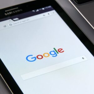 Samsung Z Fold: Katlanabilir Telefon Devrimini Yaşıyor!