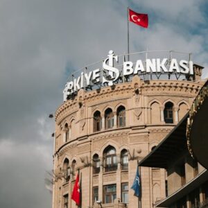 Amazon ve OpenAI İş Birliği: 10 Milyar Dolarlık Yatırım ve Veri Merkezi Anlaşması