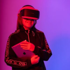 Razer Entegre Kamera’lı Yapay Zeka Kulaklık Konsepti CES’te Tanıtıldı