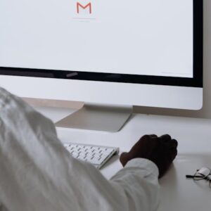 Microsoft ve Jeffrey Epstein E-postaları: Etik Sınırlar ve Riskler