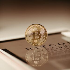 Bitcoin Düşüşü: 71.000 Doların Altına Gerileme ve Piyasa Analizi
