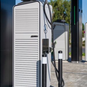 Tesla ve Elektrikli Araç Şarj Altyapısı: “Amerika’dan Alın” Zorunluluğu Etkisi