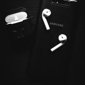 Samsung Galaxy Buds 4 ve 4 Pro: AirPods Rekabeti Başlıyor!