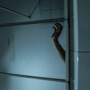 The Backrooms Filmi 2026: Korku ve Liminal Mekanlar