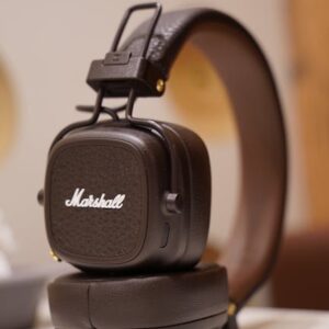 JLab Blue XL Hoparlör Kulaklıklar: Kablosuz Müzik Deneyimi mi?