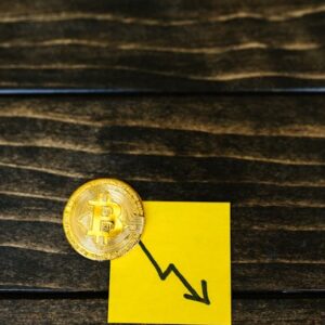 Bitcoin Düşüşte: Makro Riskler ve ABD Hisse Senedi Performansı
