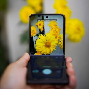 Motorola Razr Fold 2026: Parlak Ekranlar, Güçlü Performans ve Yeni Tasarım