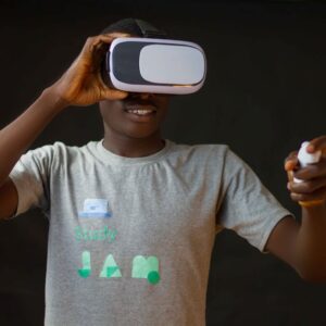 Meta VR’da Gençleri Kucaklıyor: Stratejiler ve Dikkat Edilmesi Gerekenler