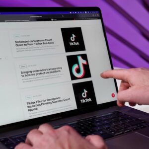 Aether OS: Tarayıcıda Masaüstü Deneyimi ve AT Protokolü Entegrasyonu